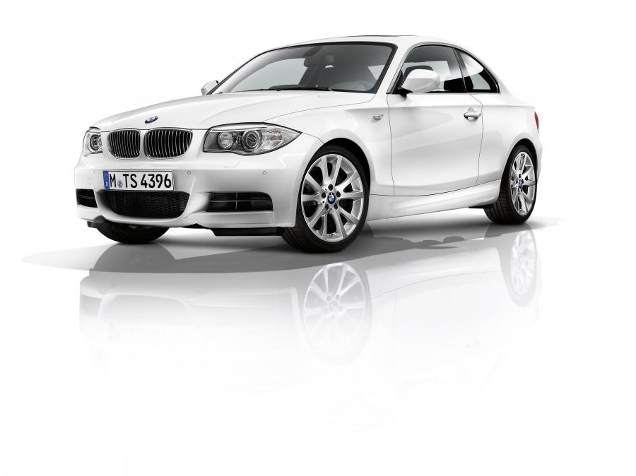  BMW 1-Series Coupe 2011 года  (фото 1 из 77)
